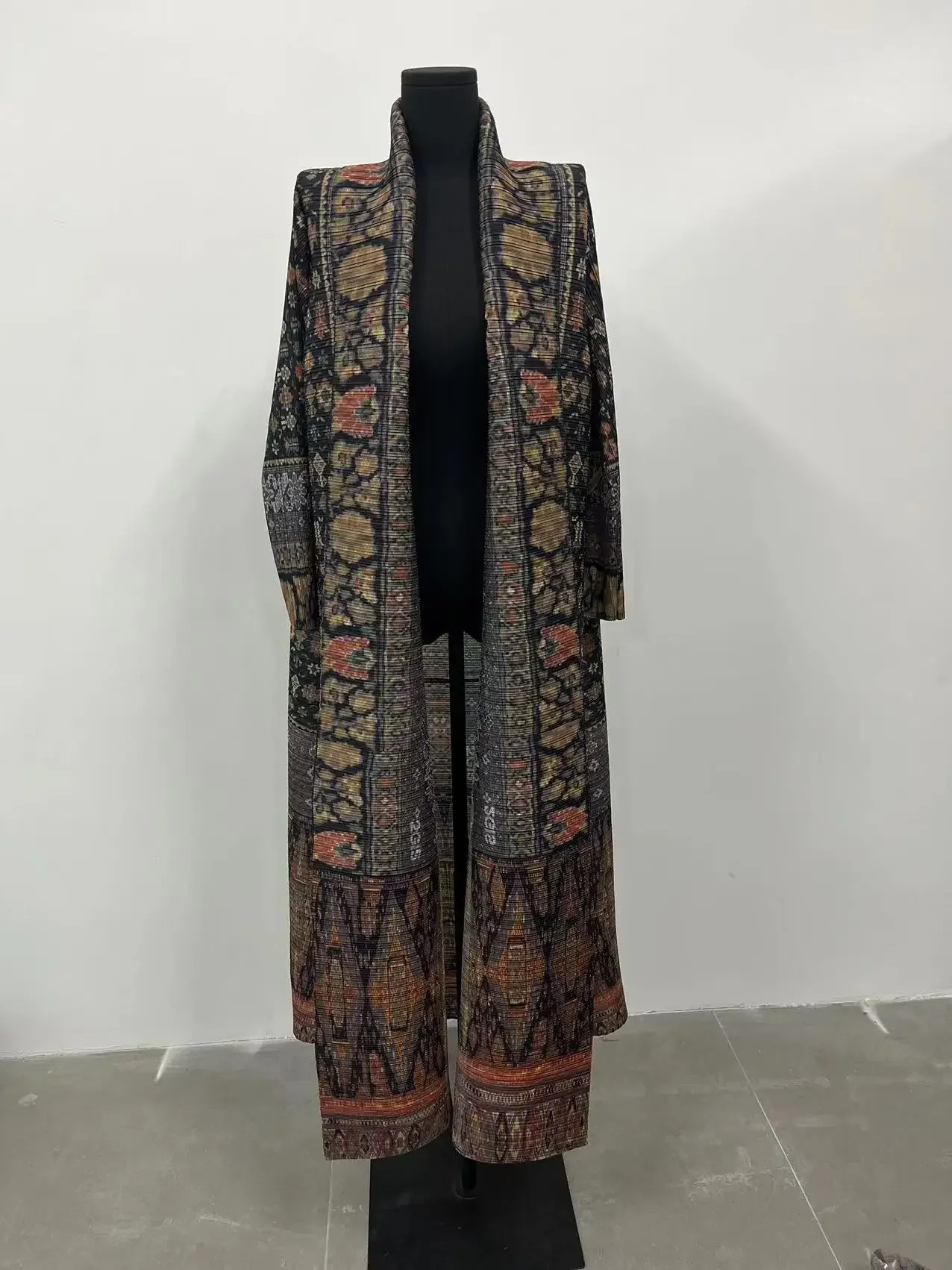 Miyake Plisowany nadruk Składa – Trench Coat Formal recenzja i cena
